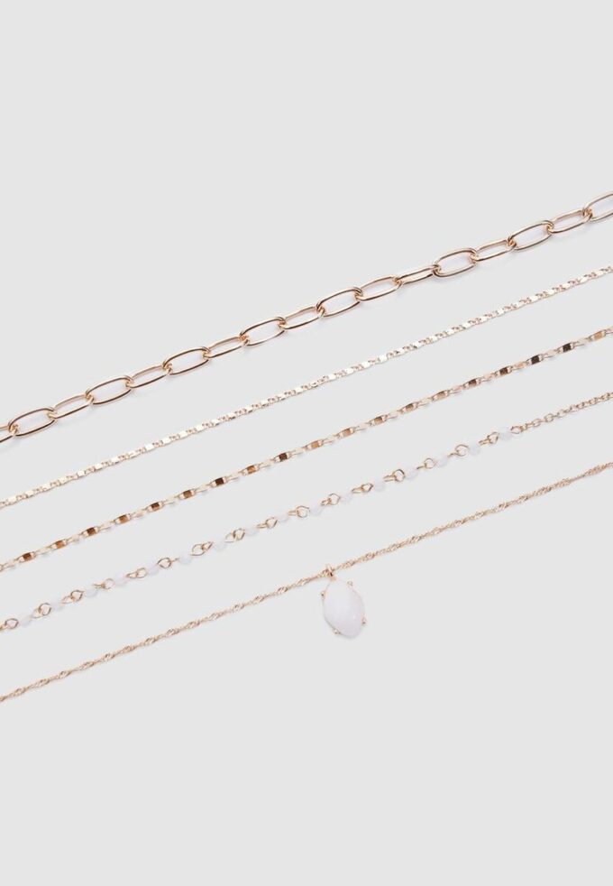Lote de 5 collares con dijes de piedra rosa