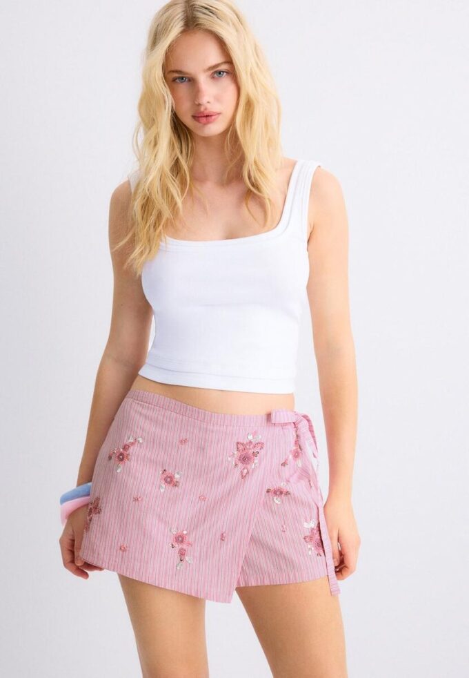 Mini Skort tipo pareo a rayas bordada Mini Skort tipo pareo a rayas bordada