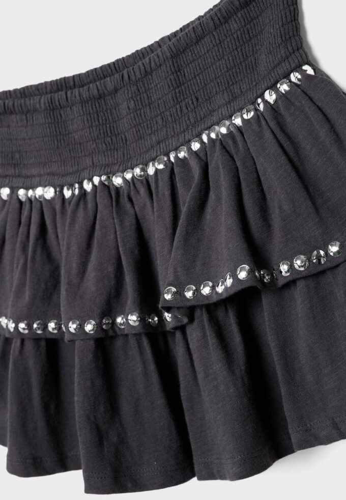 Minifalda con volantes y tachuelas Minifalda con volantes y tachuelas