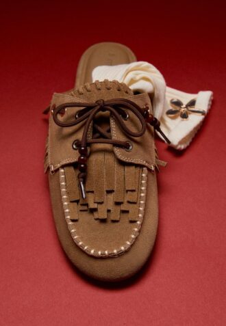 mocasines de piel sin taln con dijes 1 330x477 - Mocasines de piel sin tal&oacute;n con dijes