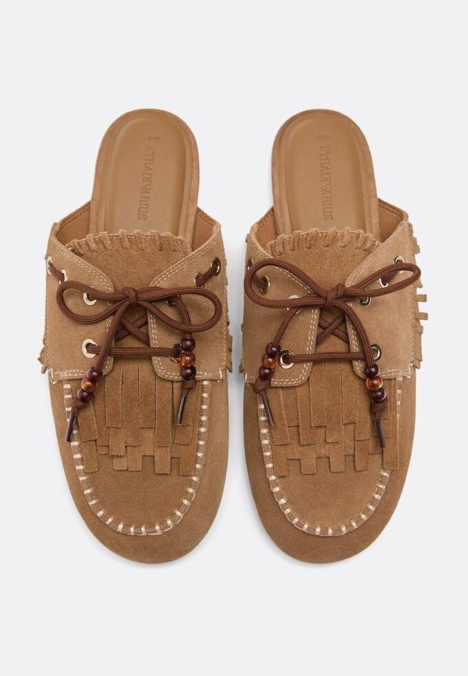 Mocasines de piel sin talón con dijes