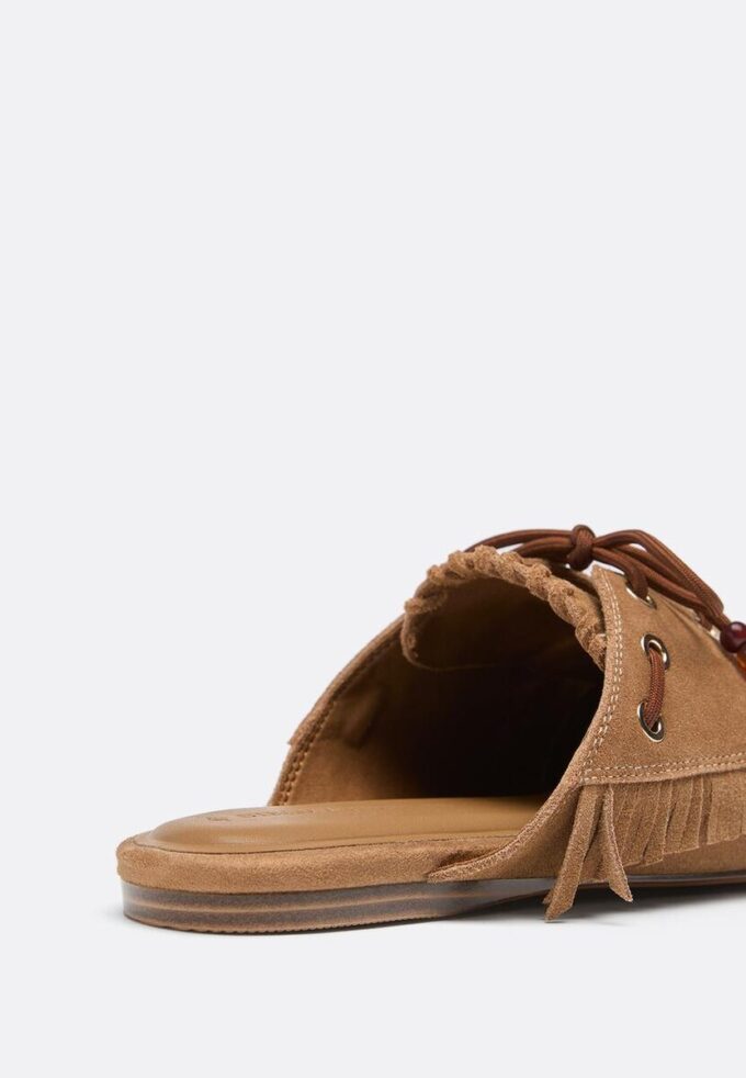 Mocasines de piel sin talón con dijes