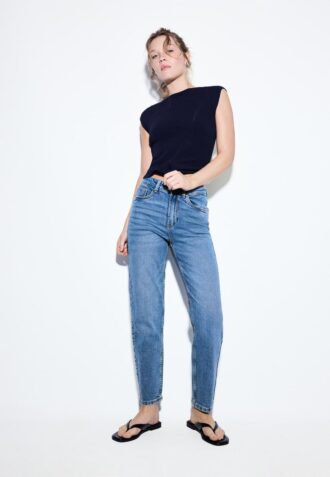 Mom Jeans de corte ajustado D10