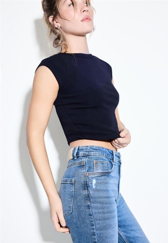 Mom Jeans de corte ajustado D10 Mom Jeans de corte ajustado D10