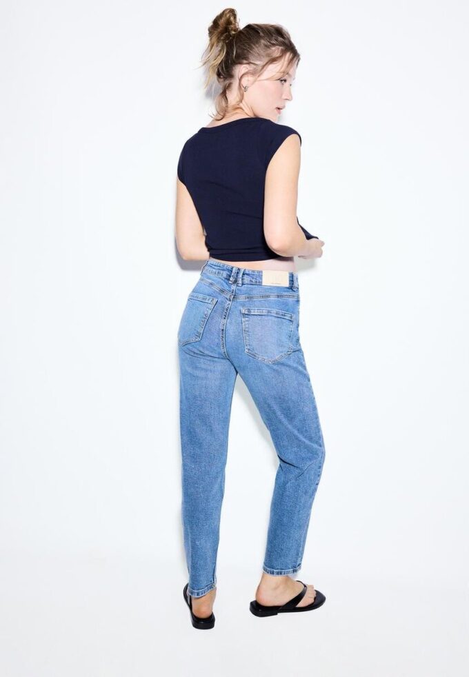 Mom Jeans de corte ajustado D10 Mom Jeans de corte ajustado D10
