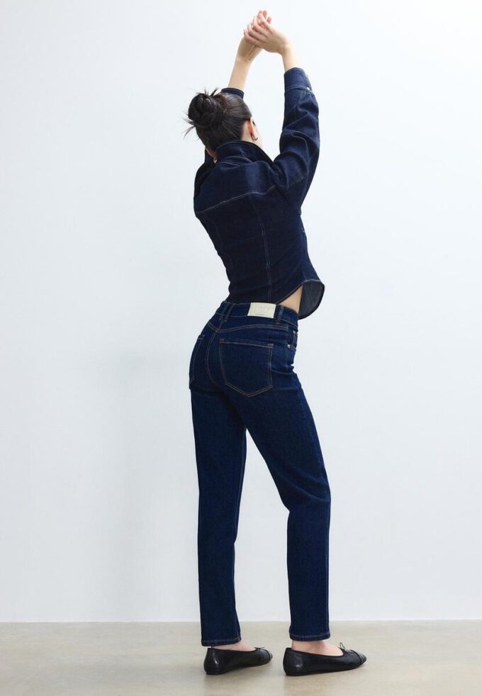 Mom Jeans de corte ajustado D10 Mom Jeans de corte ajustado D10