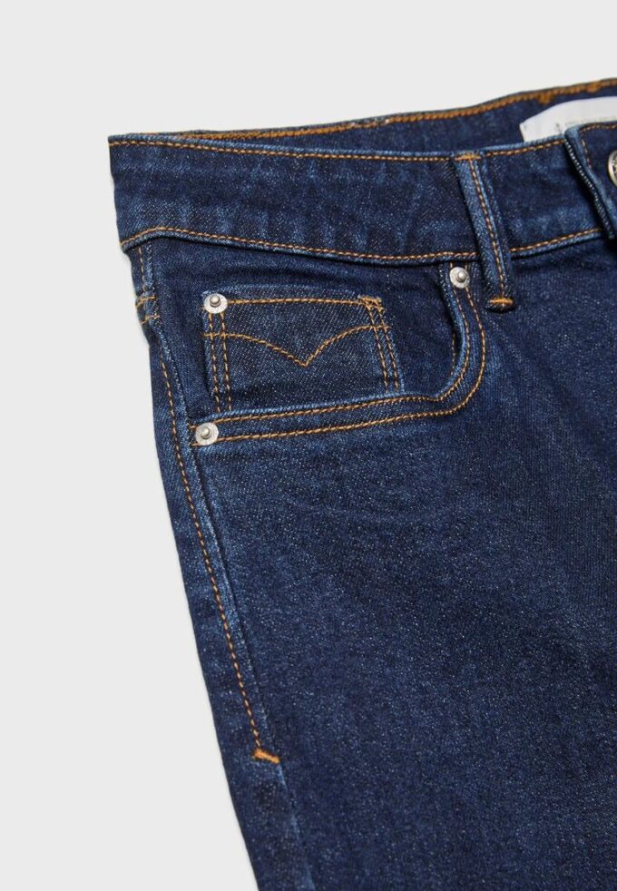 Mom Jeans de corte ajustado D10 Mom Jeans de corte ajustado D10