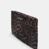 Neceser con estampado de leopardo y cremallera