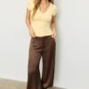 Pantalones acampanados de satén elegantes Pantalones acampanados de satén elegantes