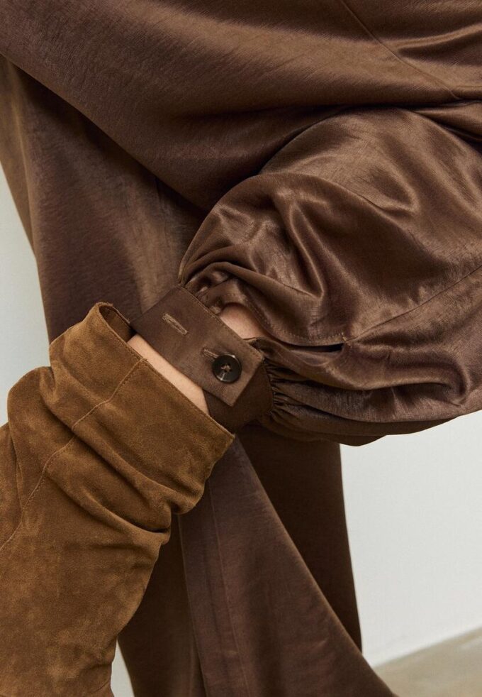 Pantalones acampanados de satén elegantes Pantalones acampanados de satén elegantes