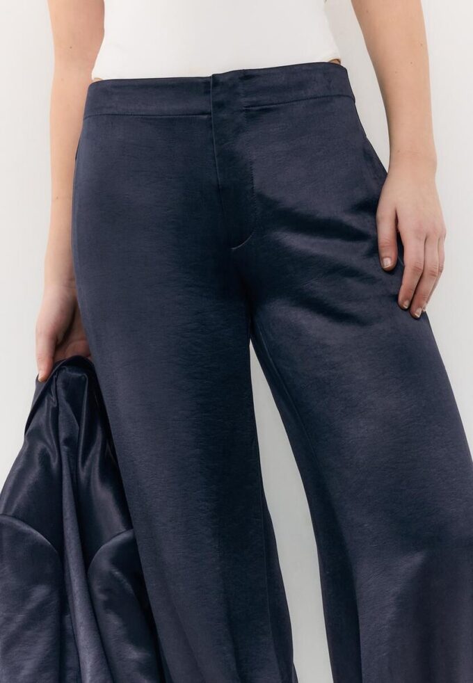 Pantalones acampanados de satén elegantes Pantalones acampanados de satén elegantes