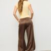 Pantalones acampanados de satén elegantes Pantalones acampanados de satén elegantes