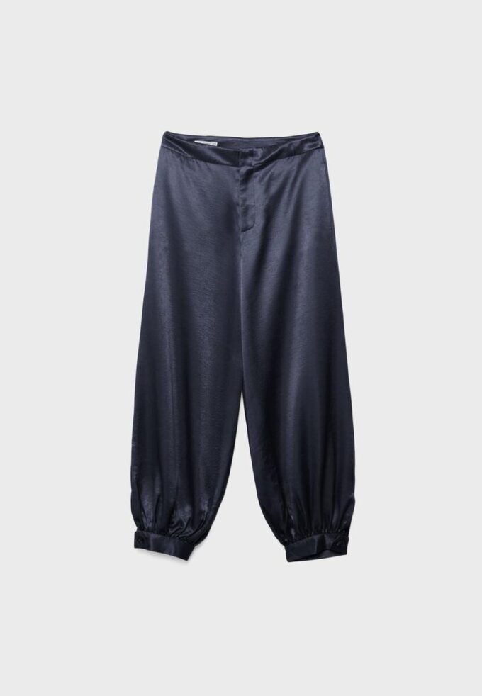 Pantalones acampanados de satén elegantes Pantalones acampanados de satén elegantes