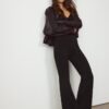 Pantalones acampanados de tacto suave con detalle de costura frontal Pantalones acampanados de tacto suave con detalle de costura frontal