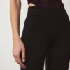 Pantalones acampanados de tacto suave con detalle de costura frontal Pantalones acampanados de tacto suave con detalle de costura frontal