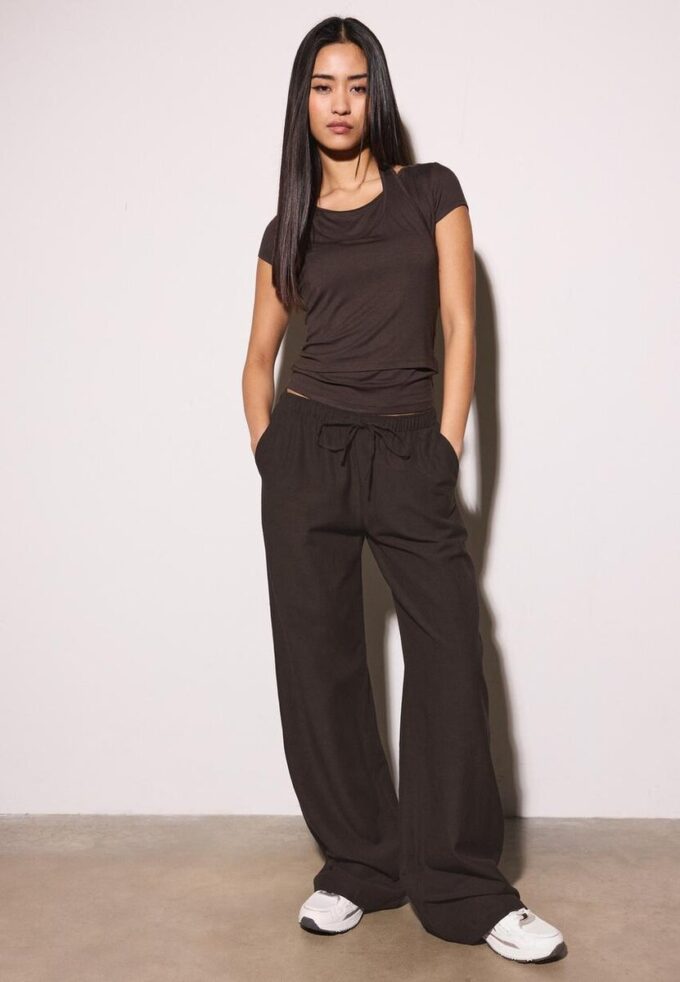 Pantalones con cordón efecto lino Pantalones con cordón efecto lino