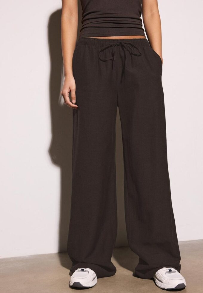 Pantalones con cordón efecto lino Pantalones con cordón efecto lino
