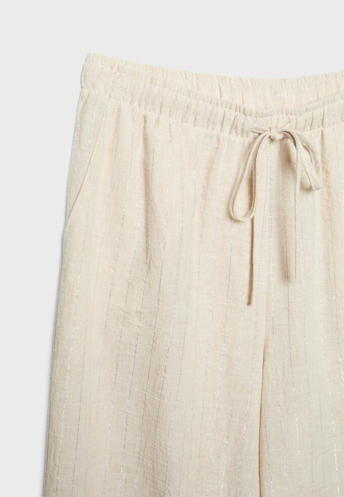 Pantalones con efecto lino y hilos metálicos fluidos Pantalones con efecto lino y hilos metálicos fluidos