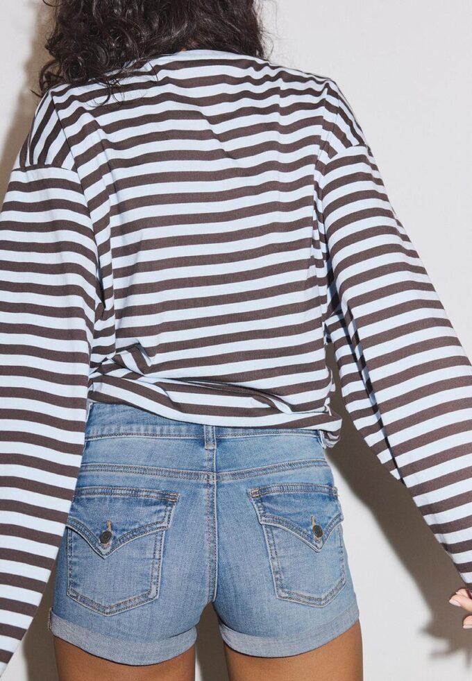 Pantalones cortos de mezclilla con dobladillo Pantalones cortos de mezclilla con dobladillo