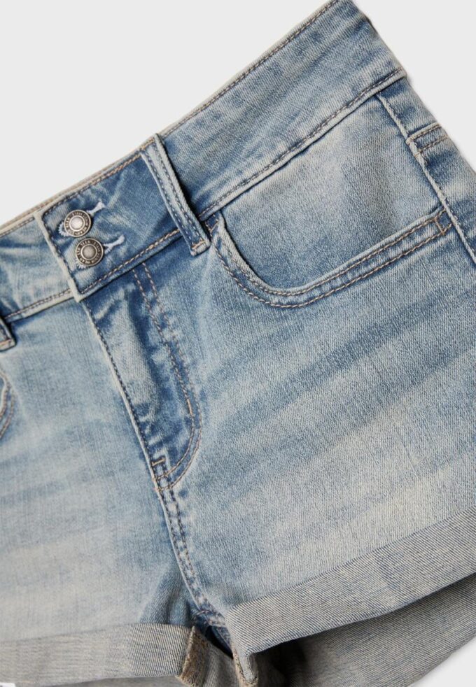 Pantalones cortos de mezclilla con dobladillo Pantalones cortos de mezclilla con dobladillo