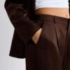 Pantalones cortos de satén con pinzas Pantalones cortos de satén con pinzas