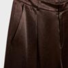 Pantalones cortos de satén con pinzas Pantalones cortos de satén con pinzas
