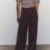 Pantalones de corte ancho con pinzas Pantalones de corte ancho con pinzas