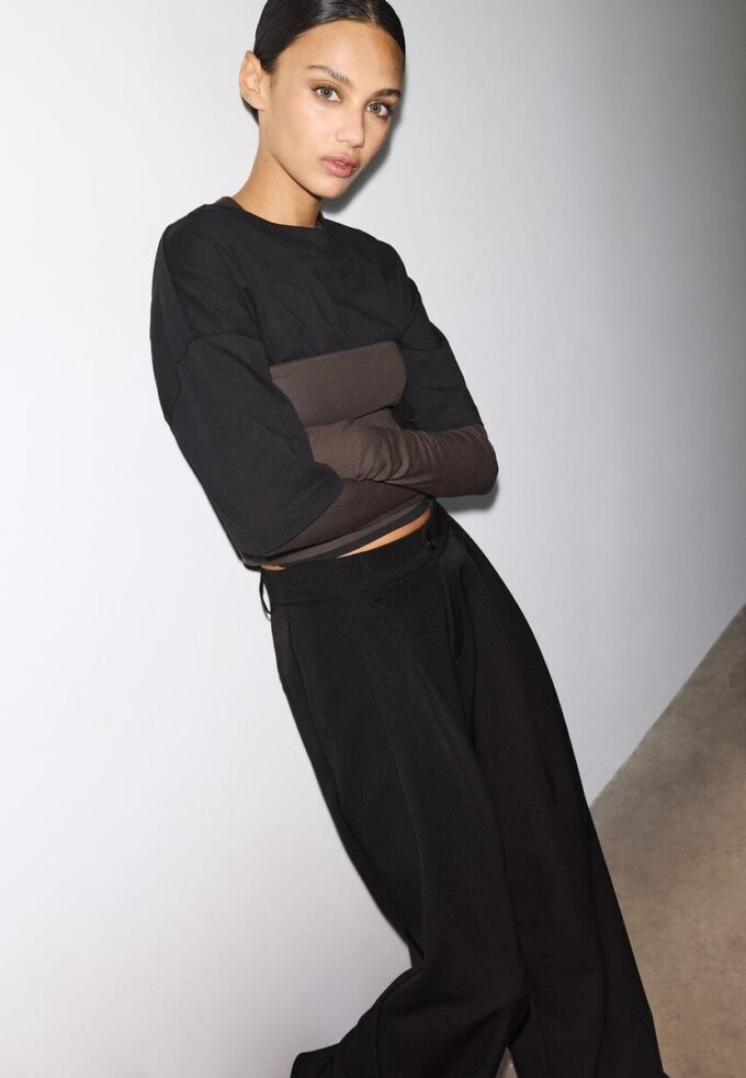 Pantalones de corte ancho con pinzas Pantalones de corte ancho con pinzas
