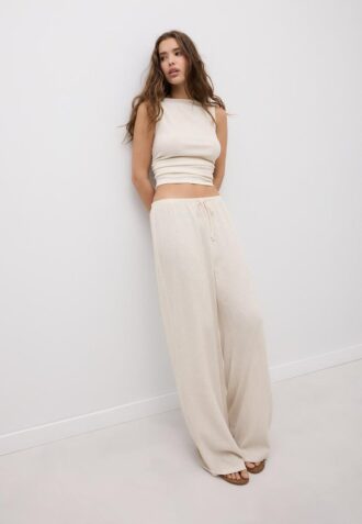 Pantalones de corte recto con efecto arrugado