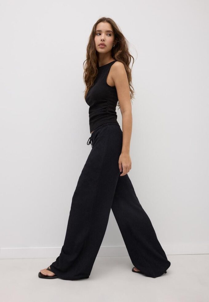 Pantalones de corte recto con efecto arrugado Pantalones de corte recto con efecto arrugado