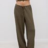 Pantalones de corte recto con efecto arrugado Pantalones de corte recto con efecto arrugado