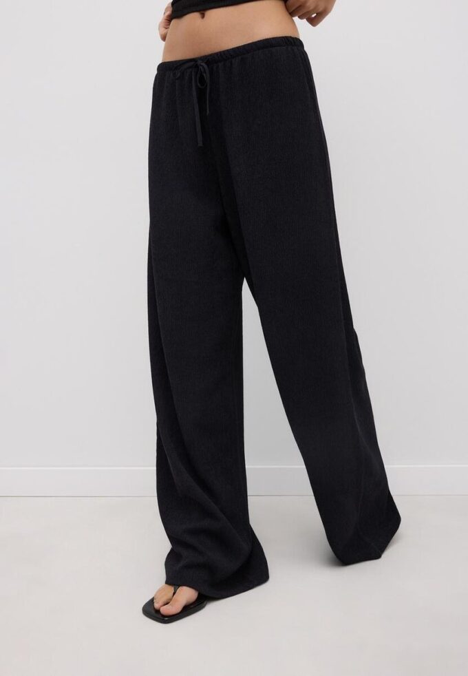 Pantalones de corte recto con efecto arrugado Pantalones de corte recto con efecto arrugado
