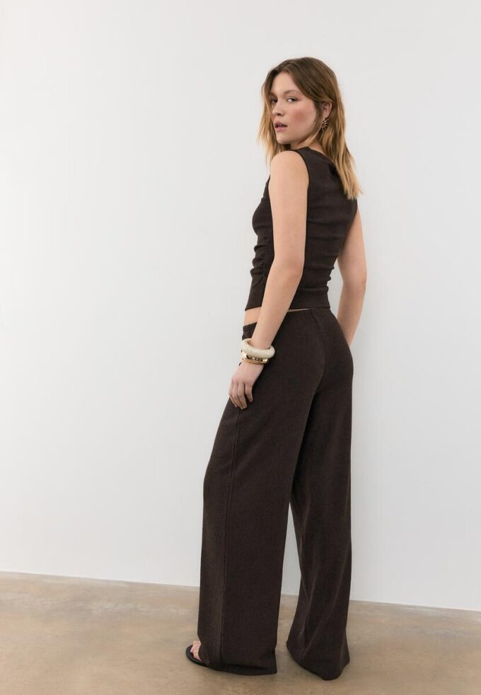 Pantalones de corte recto con efecto arrugado Pantalones de corte recto con efecto arrugado