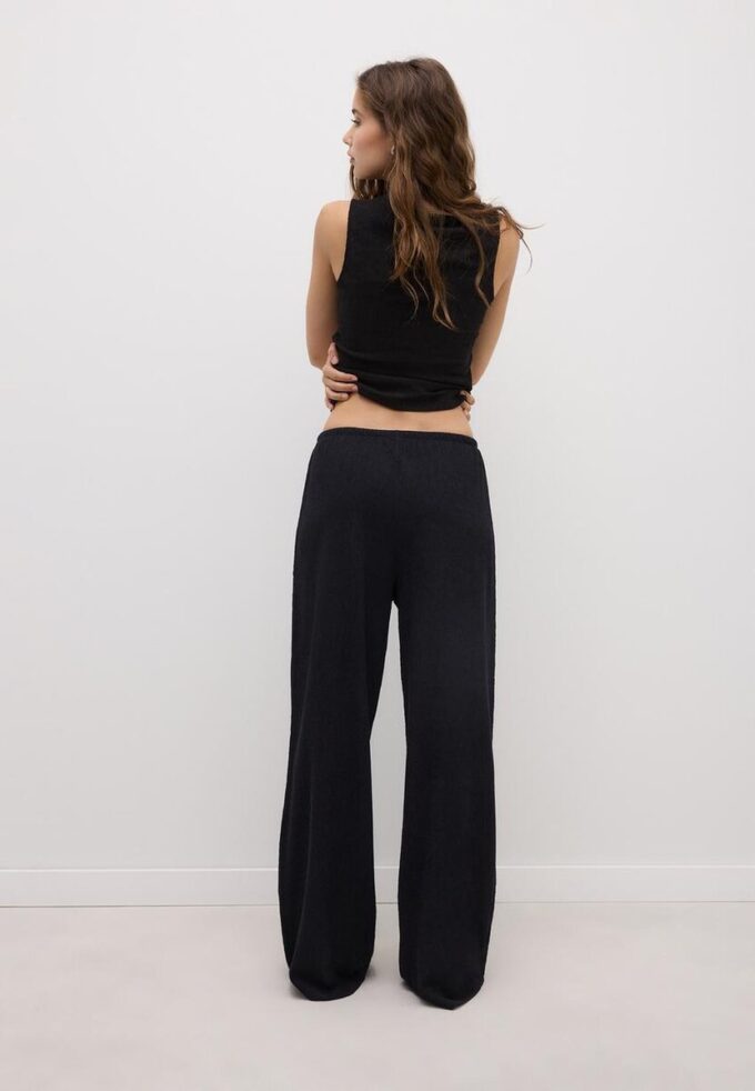 Pantalones de corte recto con efecto arrugado Pantalones de corte recto con efecto arrugado