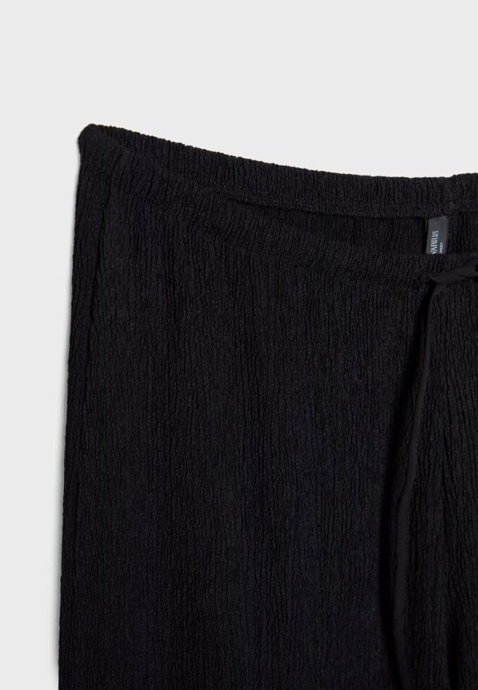 Pantalones de corte recto con efecto arrugado Pantalones de corte recto con efecto arrugado