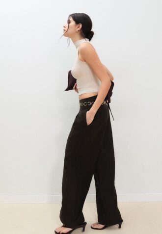 Pantalones de lyocell con pinzas y cadena