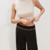 Pantalones de lyocell con pinzas y cadena Pantalones de lyocell con pinzas y cadena