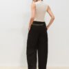 Pantalones de lyocell con pinzas y cadena Pantalones de lyocell con pinzas y cadena
