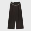 Pantalones de lyocell con pinzas y cadena Pantalones de lyocell con pinzas y cadena