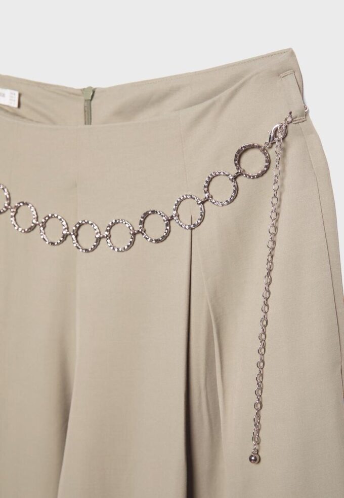 Pantalones de lyocell con pinzas y cadena Pantalones de lyocell con pinzas y cadena