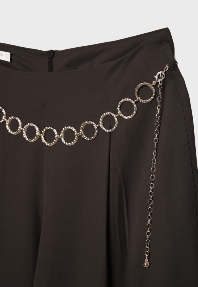 Pantalones de lyocell con pinzas y cadena Pantalones de lyocell con pinzas y cadena