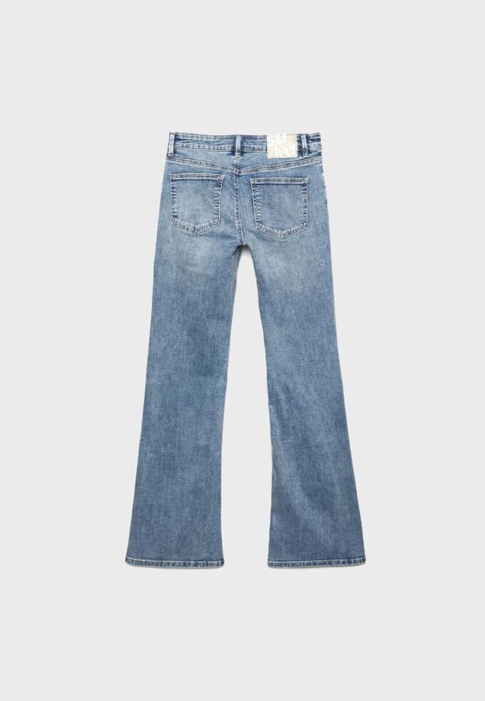 Pantalones de mezclilla de tiro bajo con bajo acampanado Pantalones de mezclilla de tiro bajo con bajo acampanado