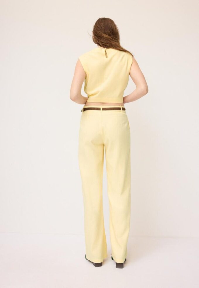 Pantalones de pierna recta con efecto lino y cinturón Pantalones de pierna recta con efecto lino y cinturón
