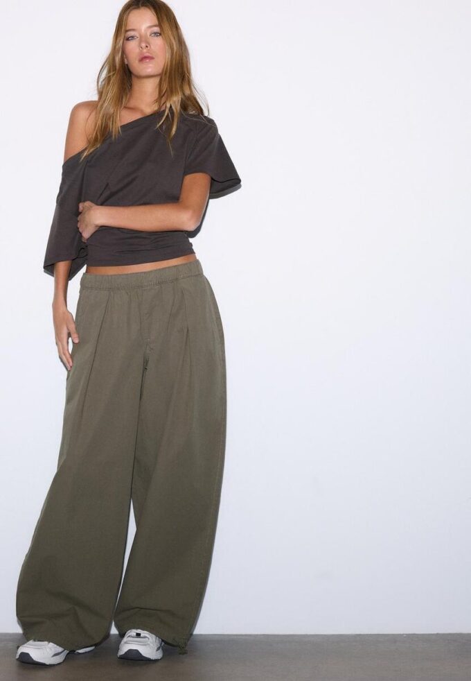 Pantalones de popelín de corte acampanado con topes Pantalones de popelín de corte acampanado con topes