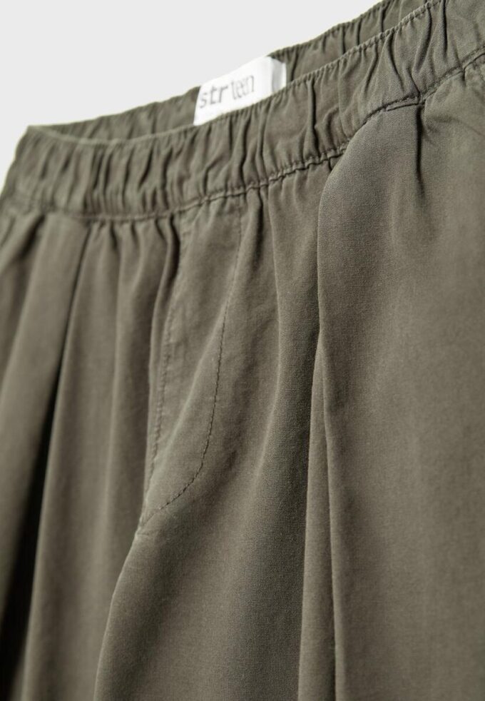 Pantalones de popelín de corte acampanado con topes Pantalones de popelín de corte acampanado con topes