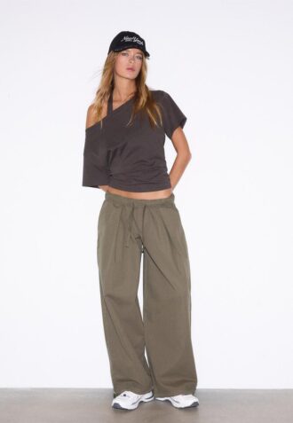 Pantalones de popelín de corte acampanado con topes