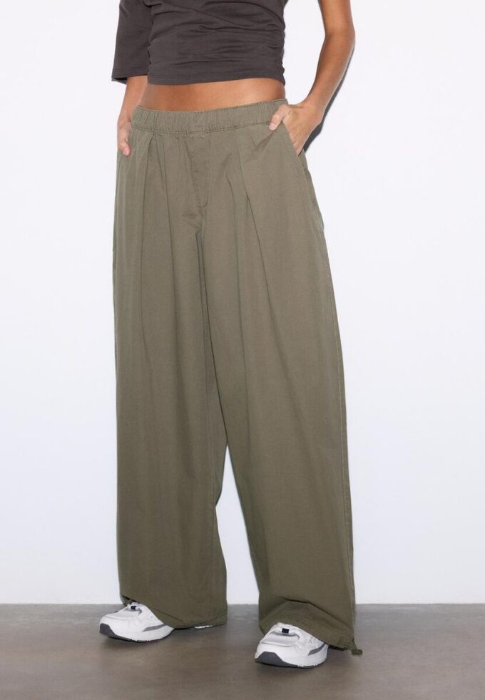 Pantalones de popelín de corte acampanado con topes Pantalones de popelín de corte acampanado con topes