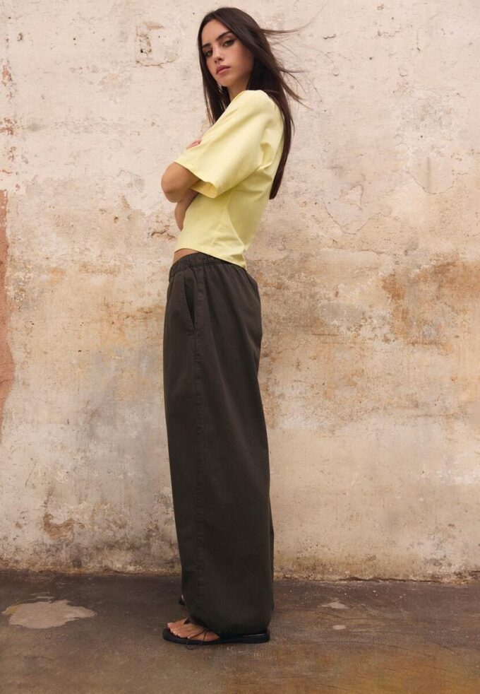 Pantalones de popelín de corte acampanado con topes Pantalones de popelín de corte acampanado con topes