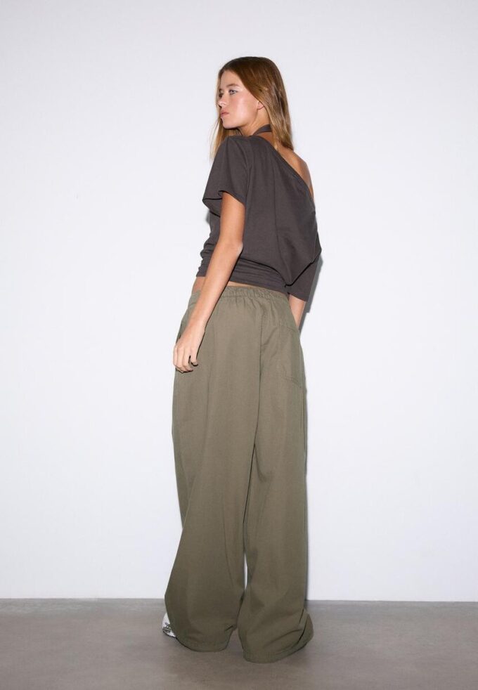 Pantalones de popelín de corte acampanado con topes Pantalones de popelín de corte acampanado con topes