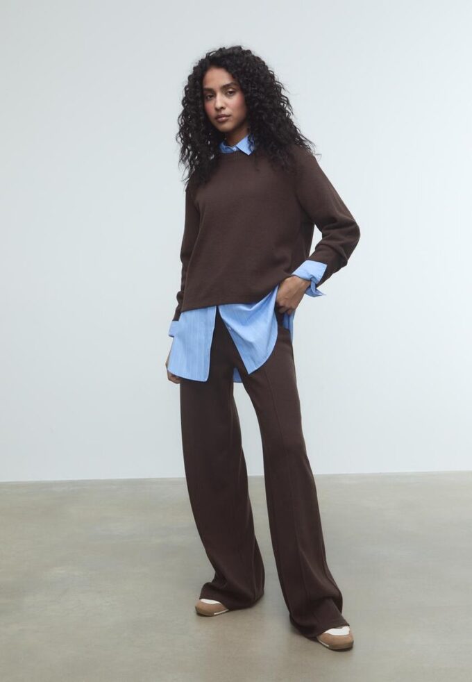 Pantalones de punto con detalle de costura Pantalones de punto con detalle de costura